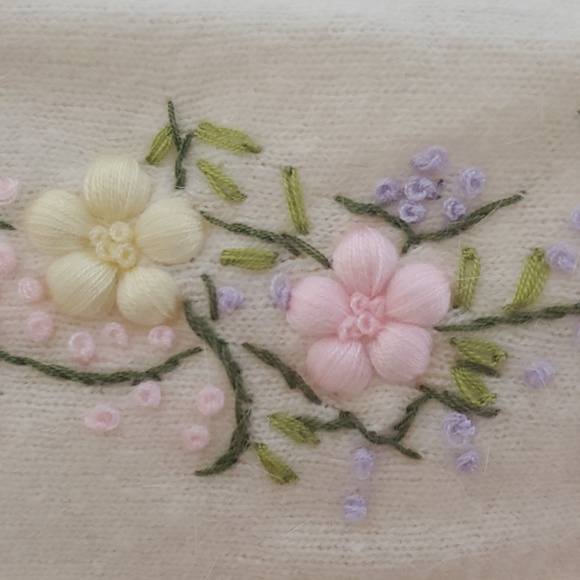 Vintage embroidered cardigan from France - Picture 4 of 9